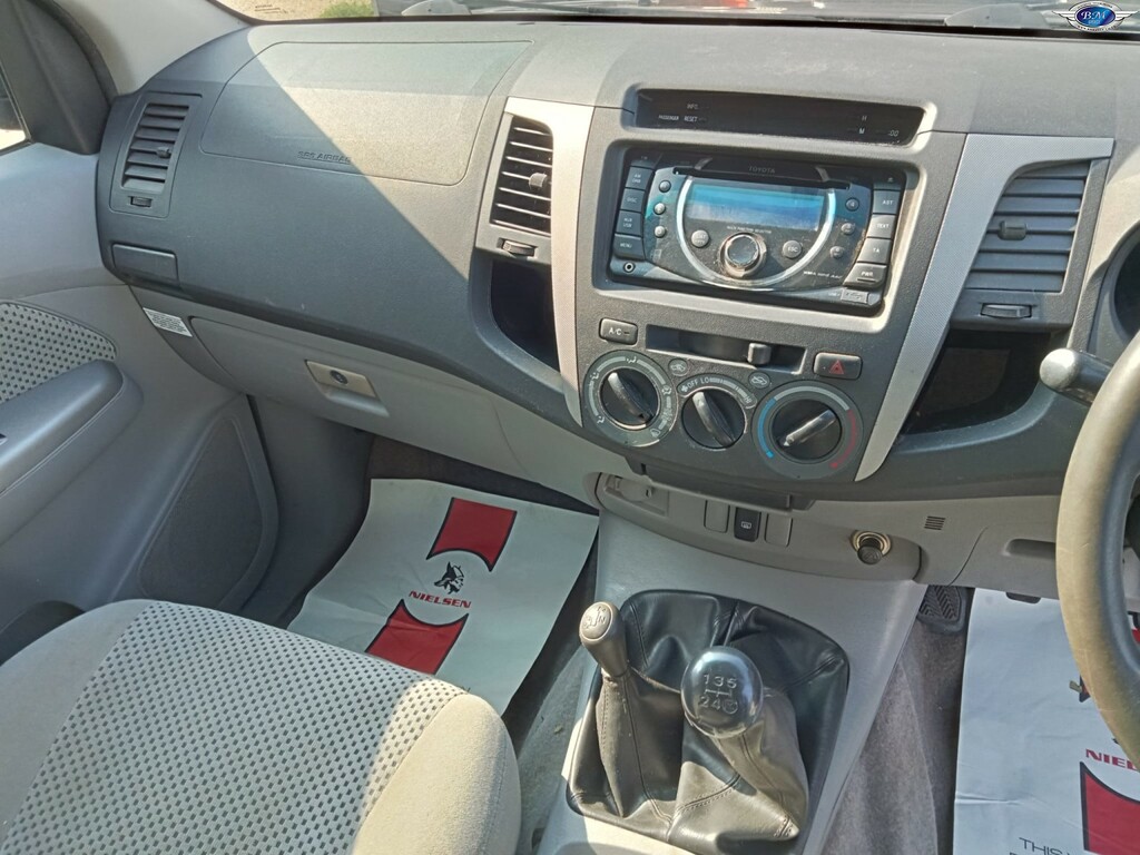 Toyota HILUX 4X4 D-4d Dc 0D White #9