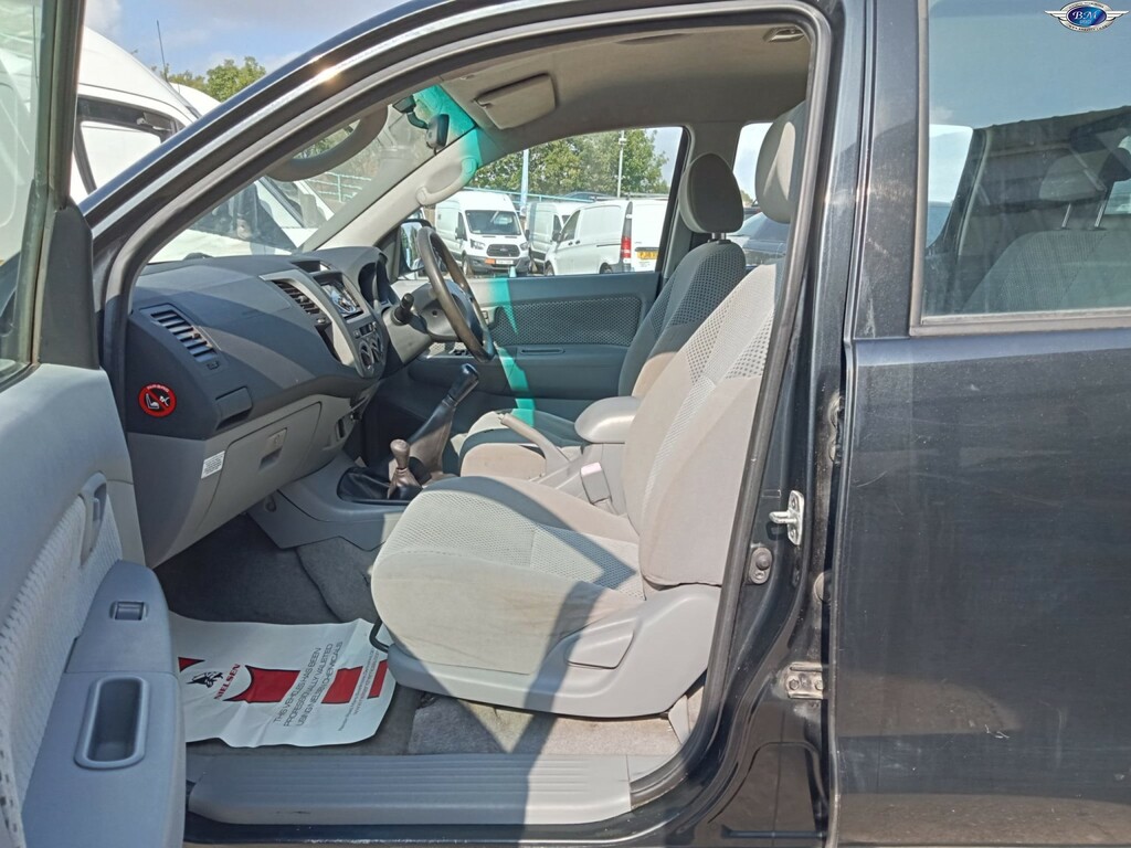 Toyota HILUX 4X4 D-4d Dc 0D White #18