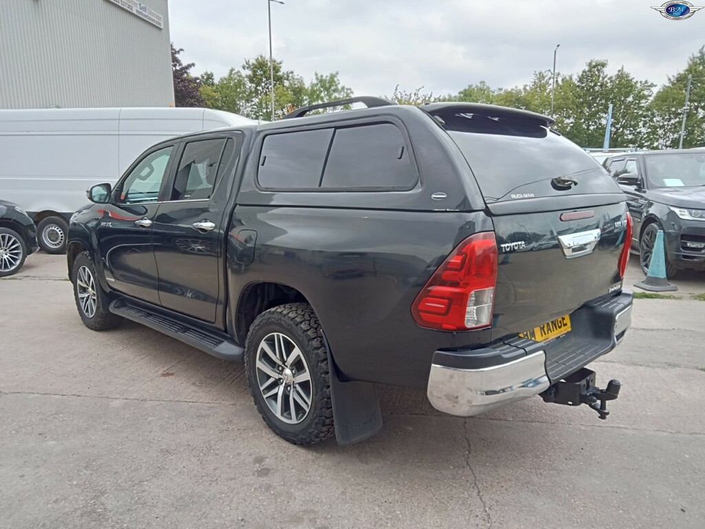 Toyota HILUX D-4d Active White #5