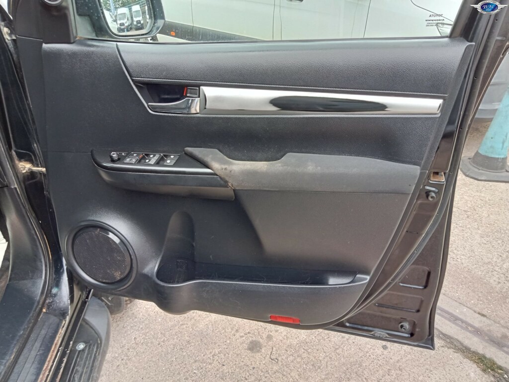 Toyota HILUX D-4d Active White #14