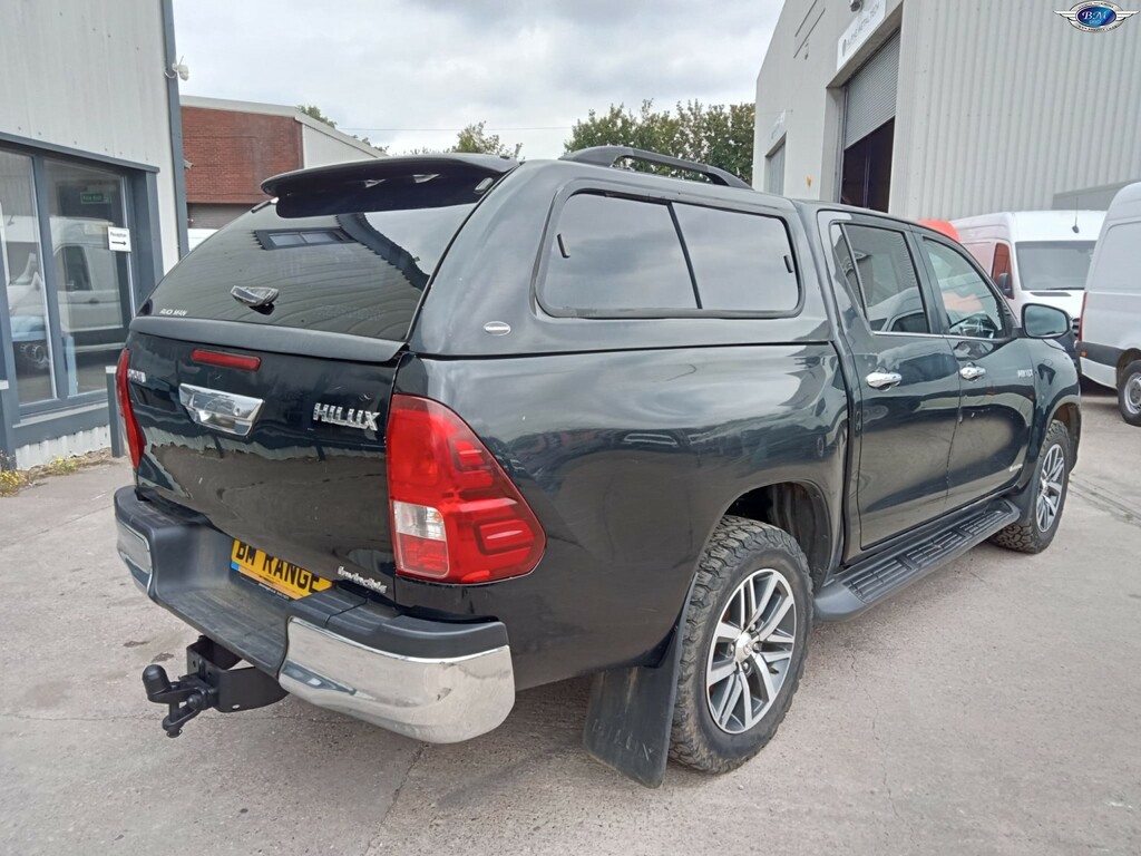 Toyota HILUX D-4d Active White #7