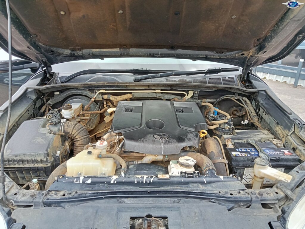 Toyota HILUX D-4d Active White #19