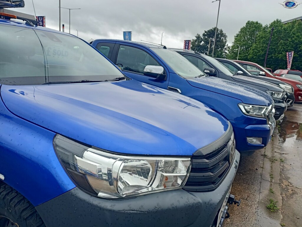 Toyota HILUX D-4d Active White #20