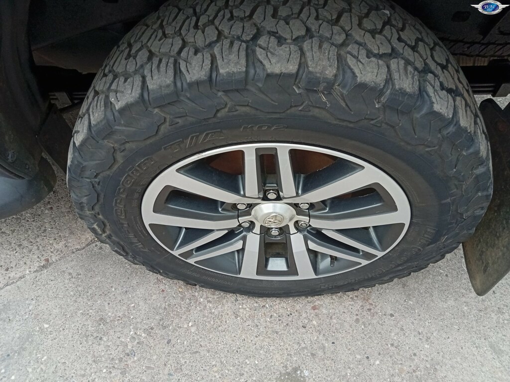 Toyota HILUX D-4d Active White #8