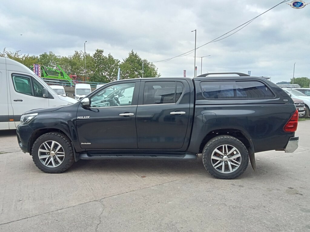 Toyota HILUX D-4d Active White #4