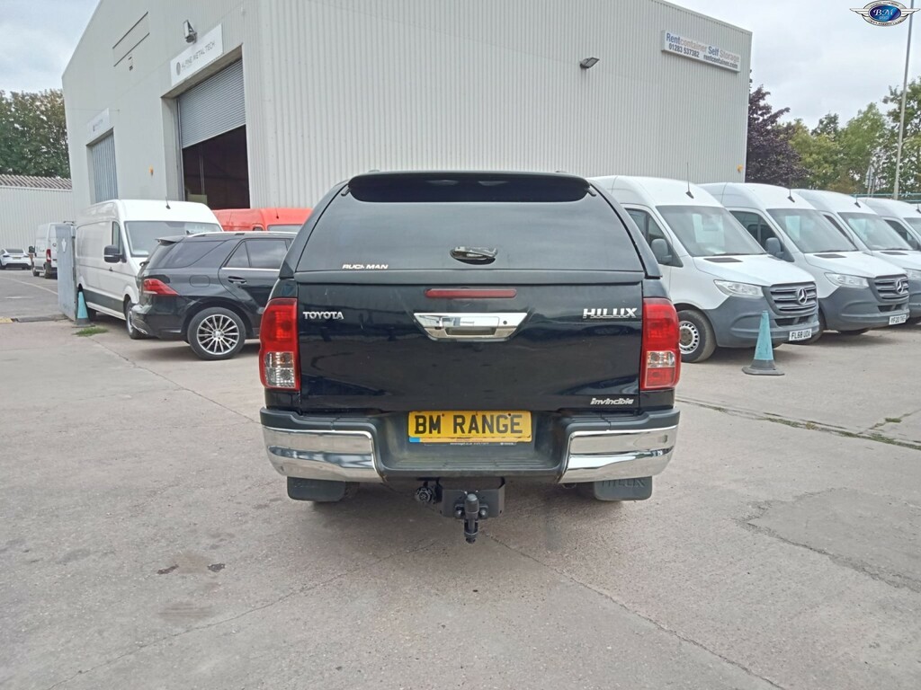 Toyota HILUX D-4d Active White #6