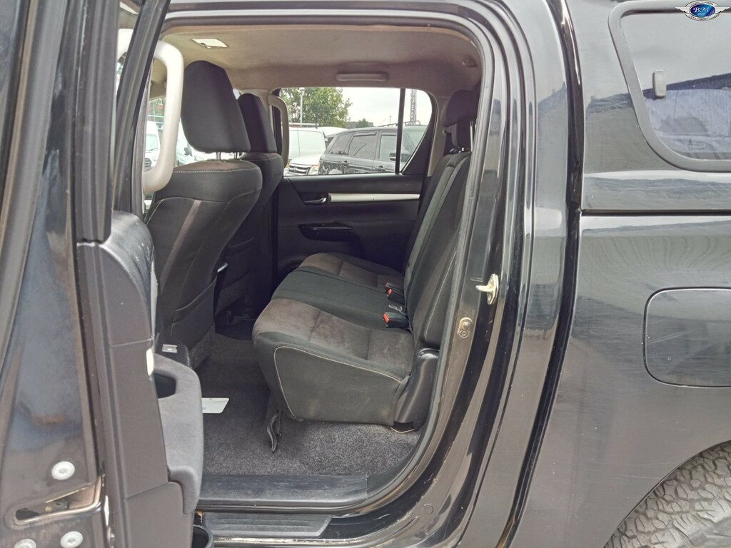 Toyota HILUX D-4d Active White #17