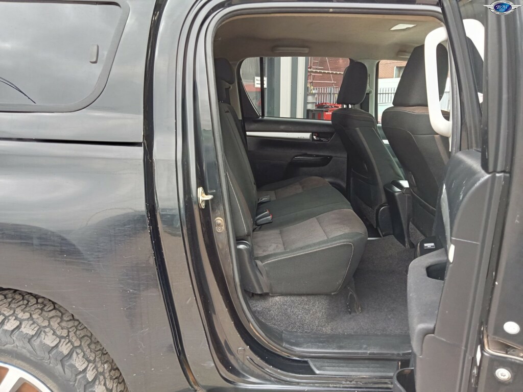 Toyota HILUX D-4d Active White #16