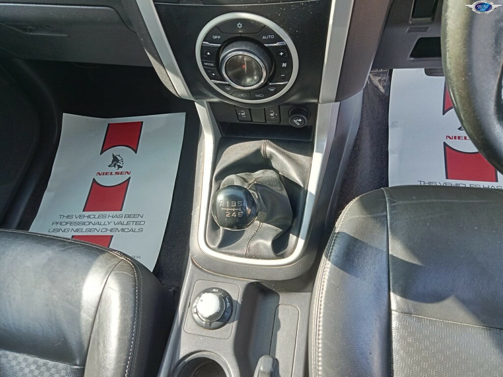 Isuzu D-Max Pickup 2.5 Td Yukon 4X4 201414 Silver #10