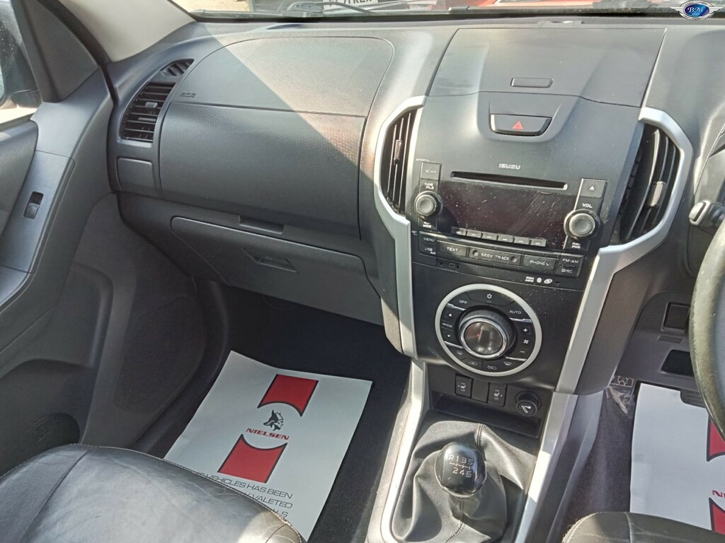Isuzu D-Max Pickup 2.5 Td Yukon 4X4 201414 Silver #9