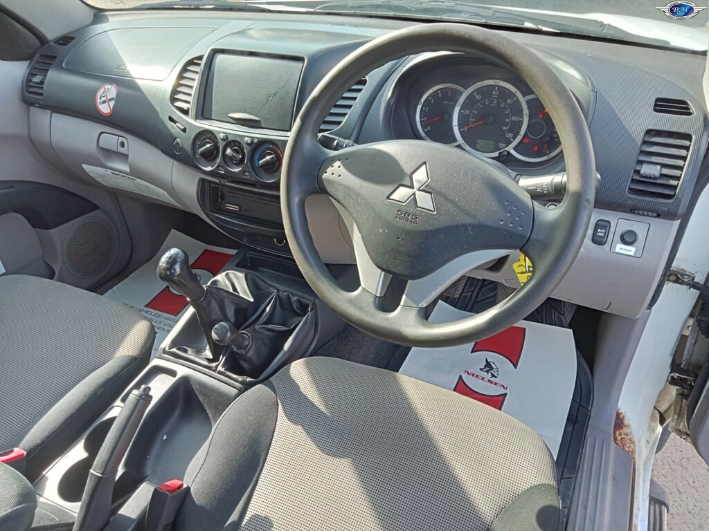 Mitsubishi L200 2.5 Di-d 4Life White #2