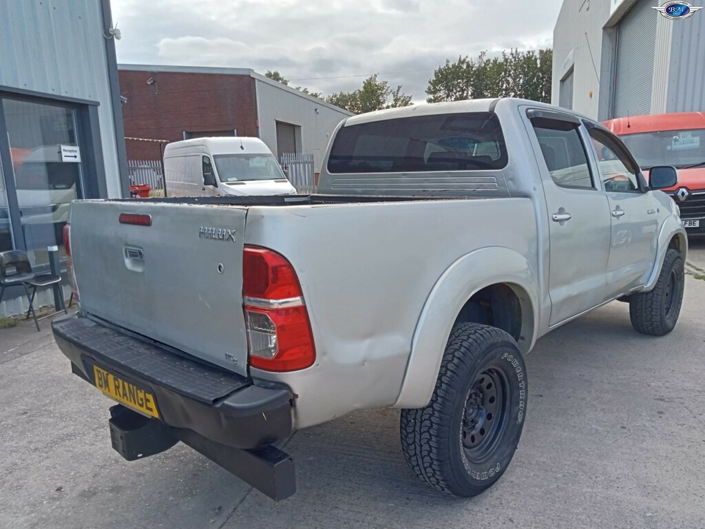 Toyota HILUX Invincible 4X4 D-4d Dcb Silver #8