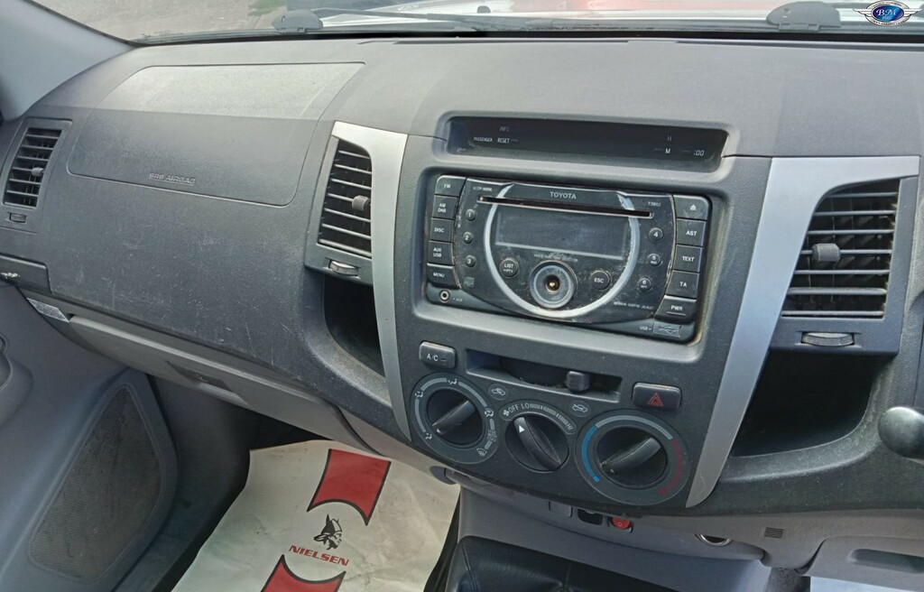 Toyota HILUX Invincible 4X4 D-4d Dcb Silver #9