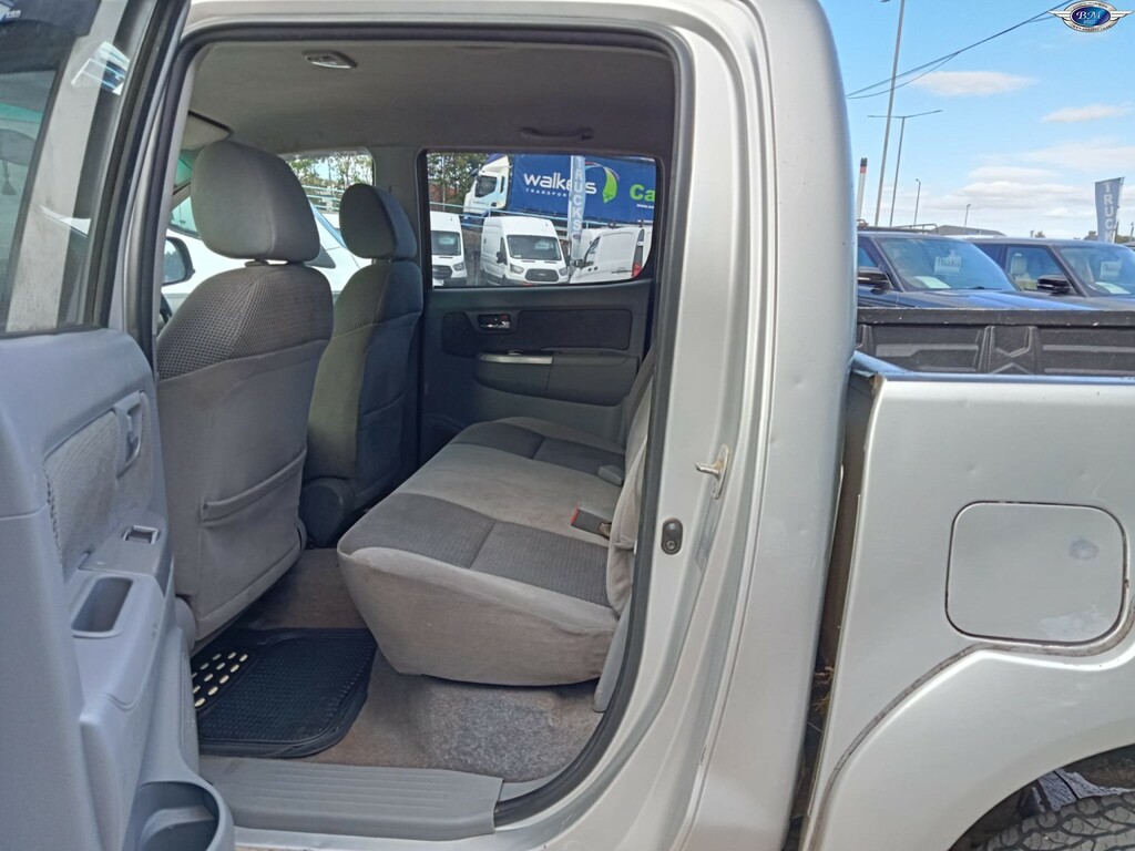 Toyota HILUX Invincible 4X4 D-4d Dcb Silver #15