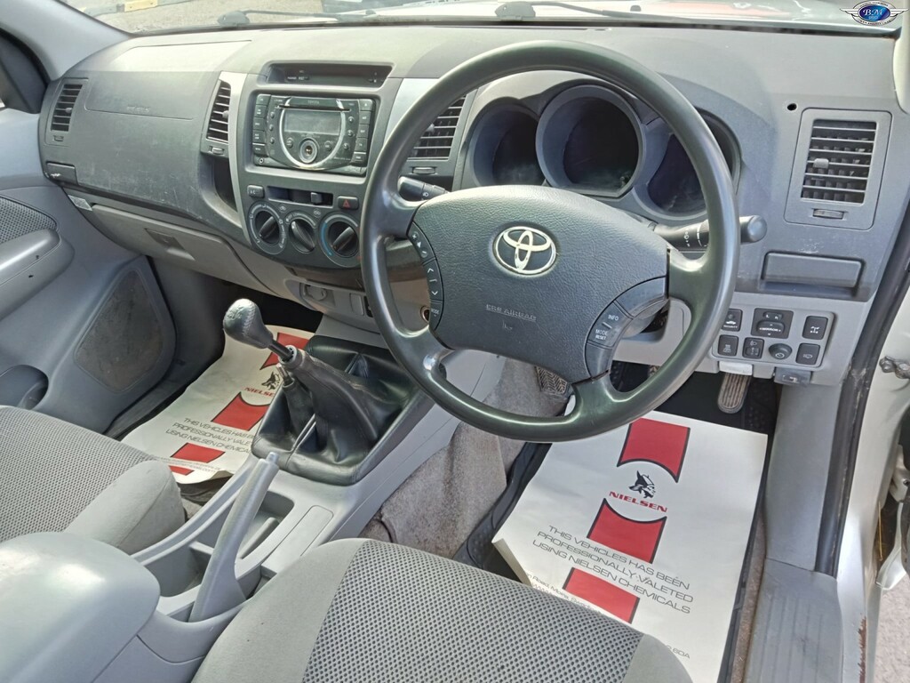 Toyota HILUX Invincible 4X4 D-4d Dcb Silver #2