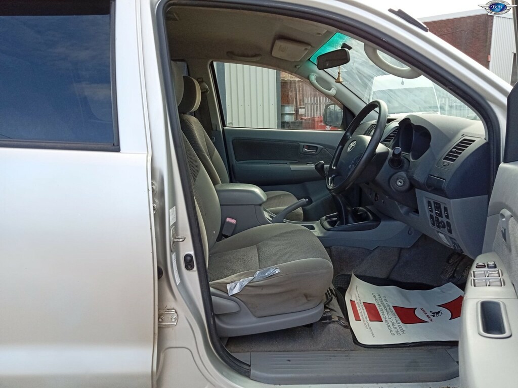 Toyota HILUX Invincible 4X4 D-4d Dcb Silver #13