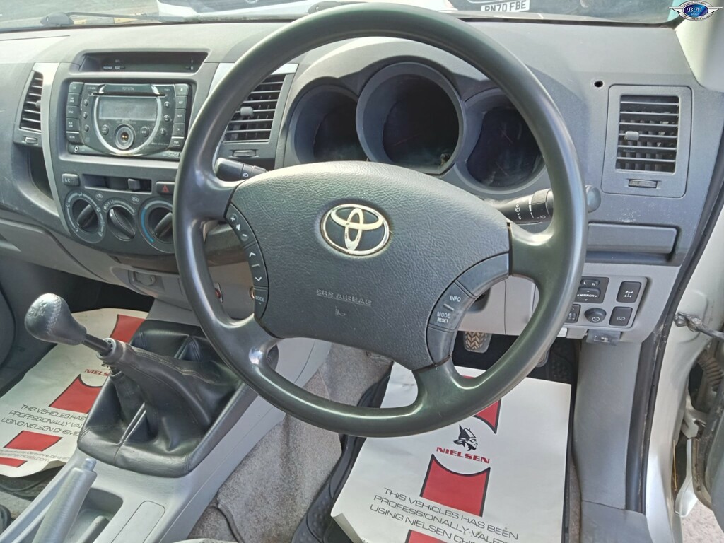 Toyota HILUX Invincible 4X4 D-4d Dcb Silver #10