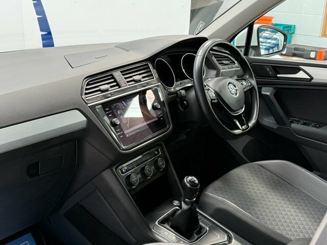 Volkswagen Tiguan Tsi Evo Match Suv White #4