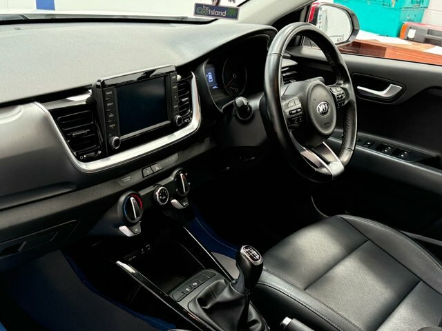 Kia Stonic T-gdi Maxx Suv White #4