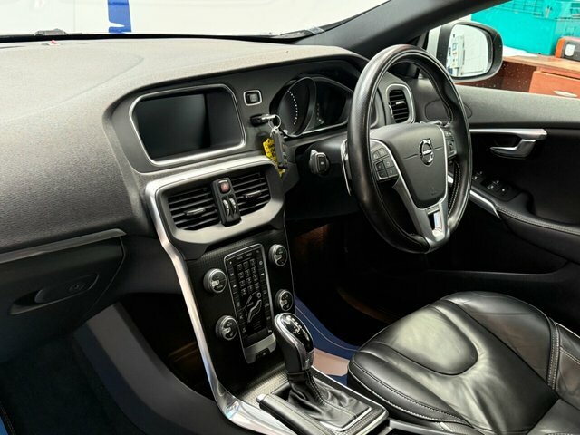 Volvo V40 T3 R-design Edition Hatchback Black #3