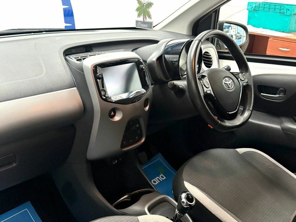 Toyota Aygo Vvt-i X-trend Hatchback White #4
