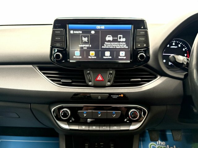 Hyundai I30 Hatchback White #21