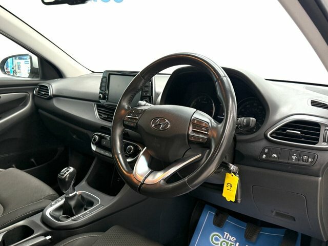 Hyundai I30 Hatchback White #15