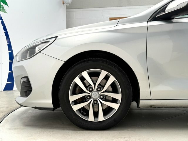 Hyundai I30 Hatchback White #11