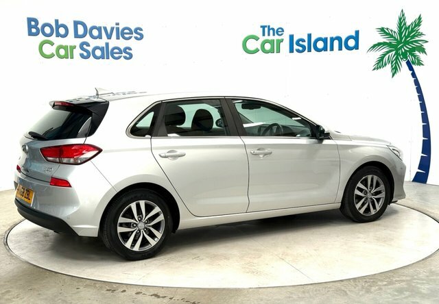 Hyundai I30 Hatchback White #9