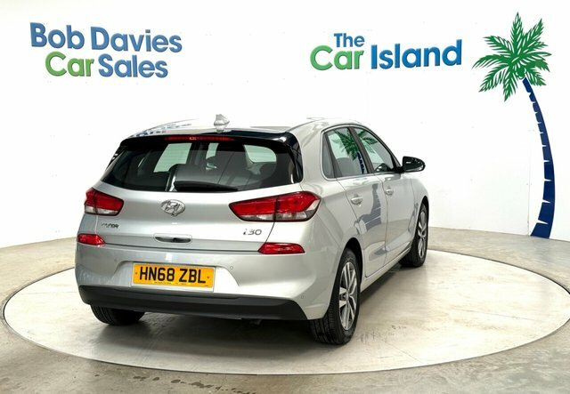 Hyundai I30 Hatchback White #8
