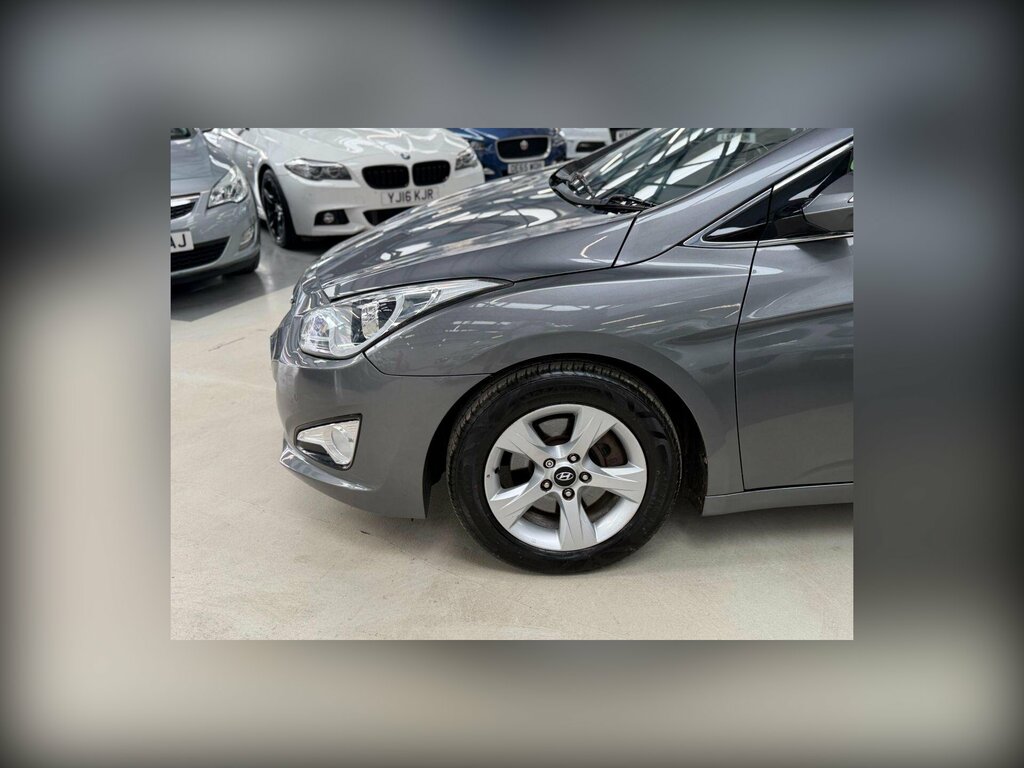 Hyundai I40 Estate 1.7 Crdi Premium 201212 Black #9