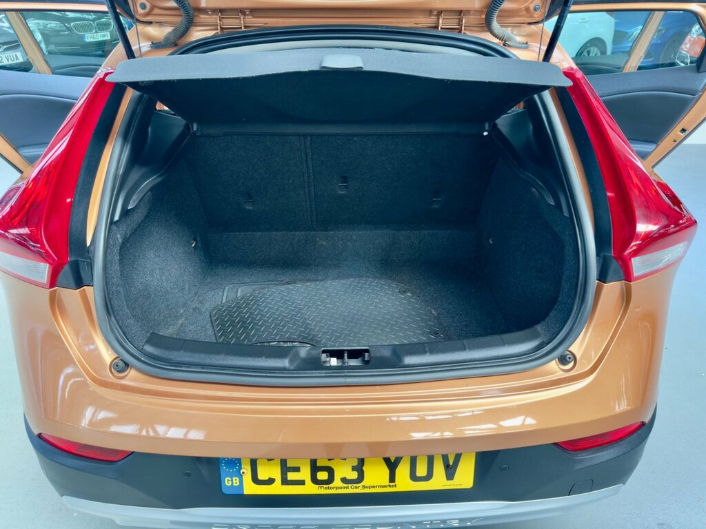 Volvo V40 Cross Country Se Red #32