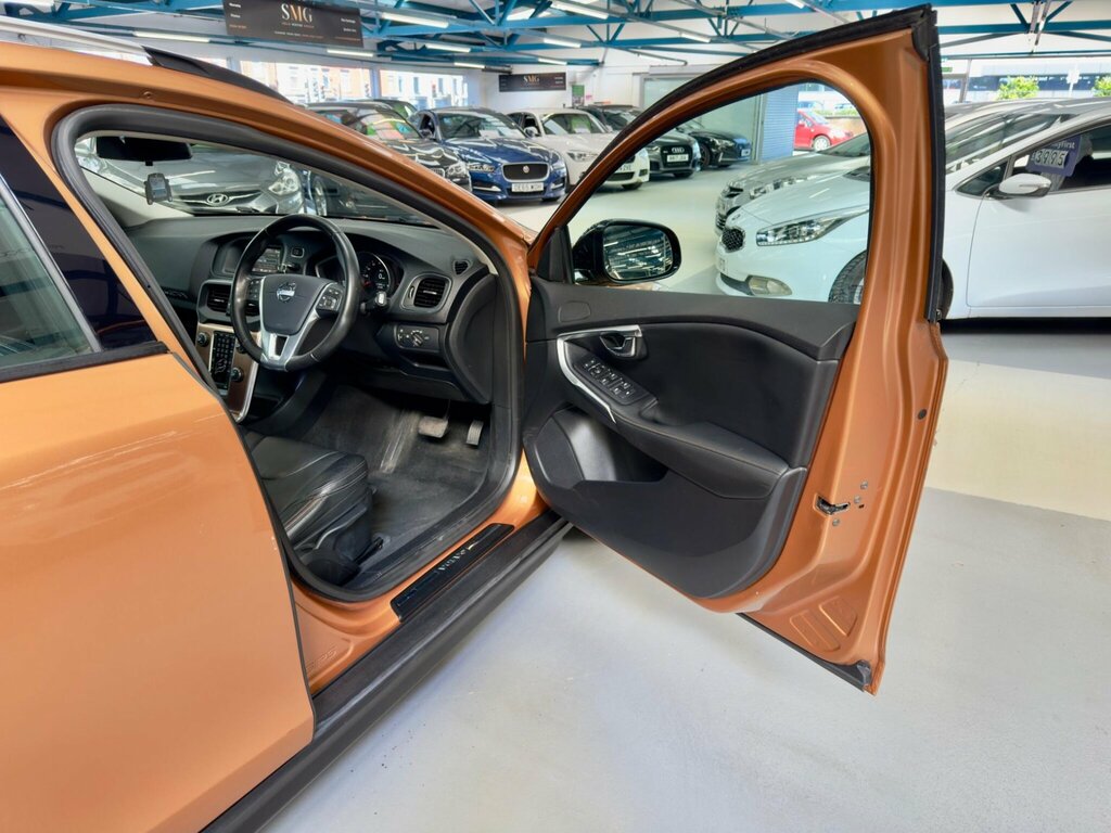 Volvo V40 Cross Country Se Red #18