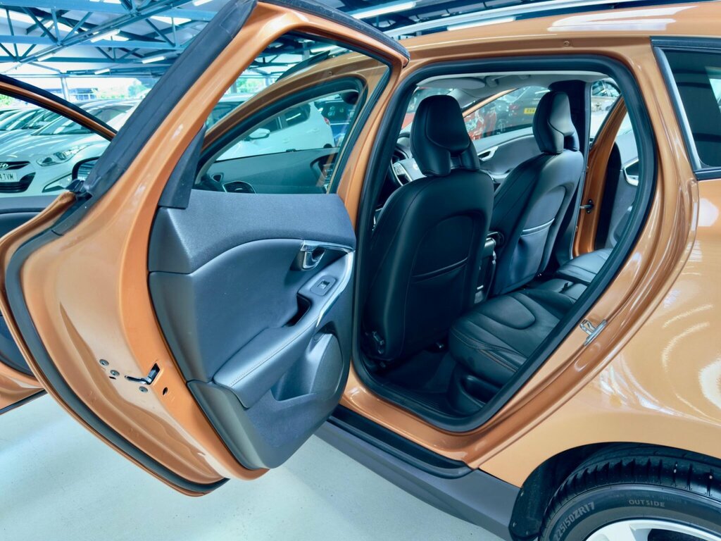 Volvo V40 Cross Country Se Red #34