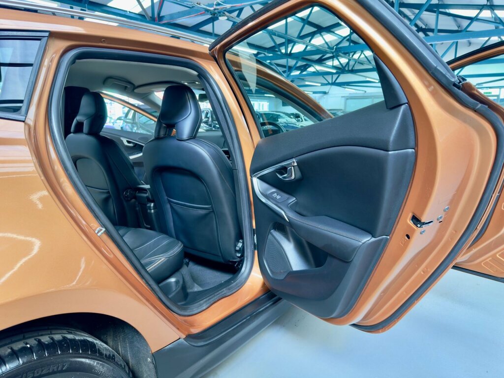 Volvo V40 Cross Country Se Red #26