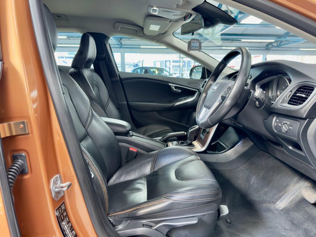 Volvo V40 Cross Country Se Red #22