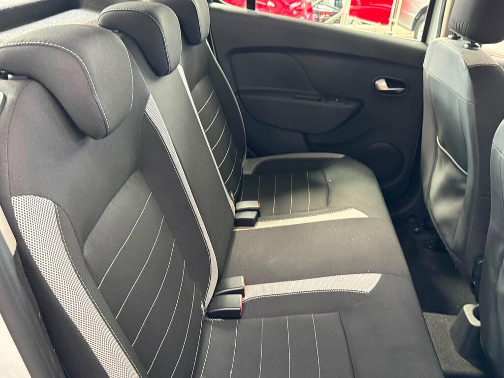 Dacia Sandero Stepway  White #27