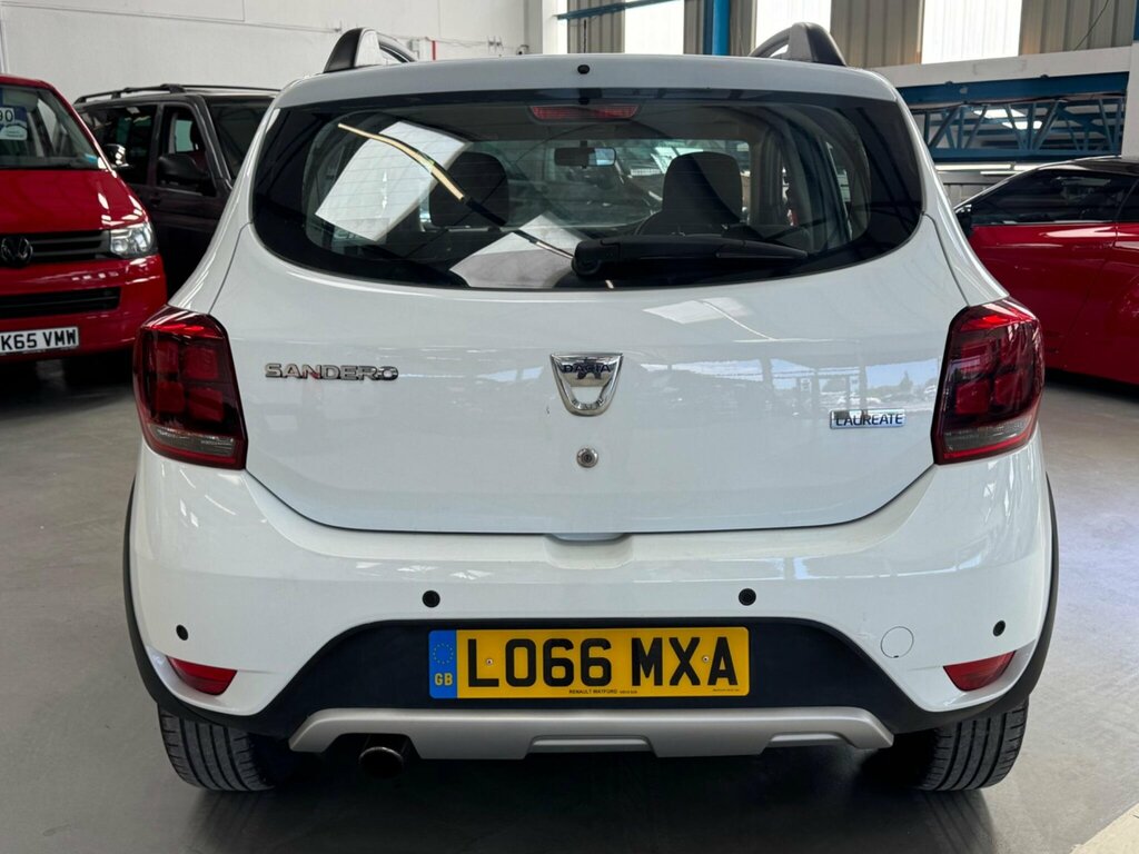 Dacia Sandero Stepway  White #17