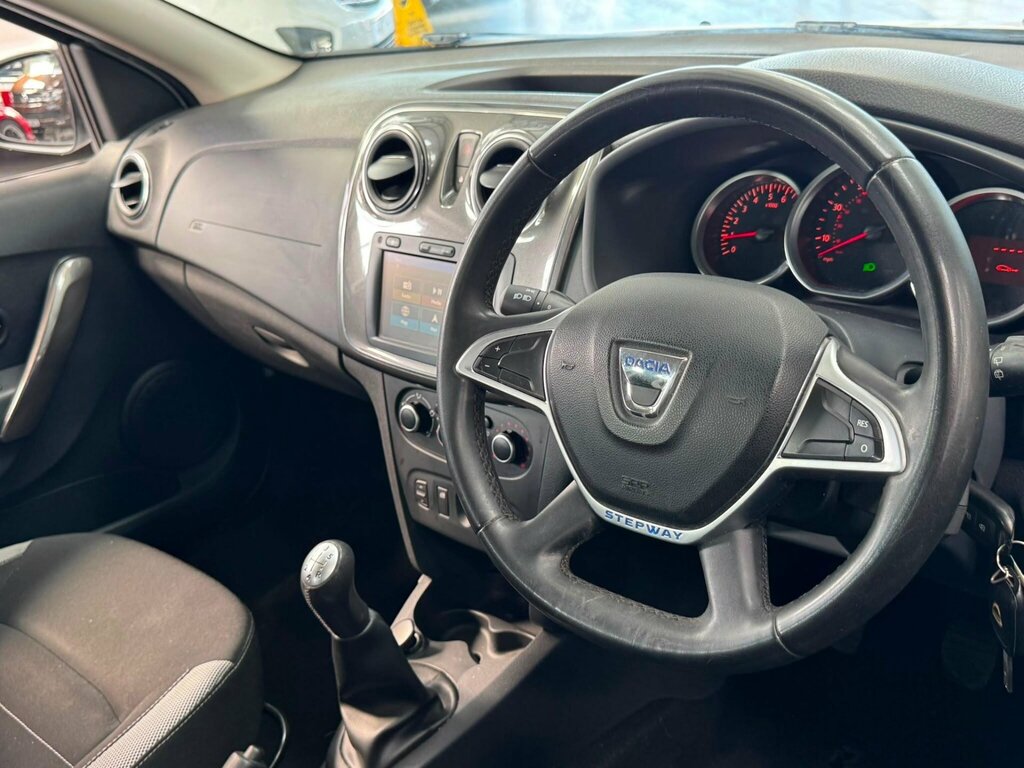 Dacia Sandero Stepway  White #41