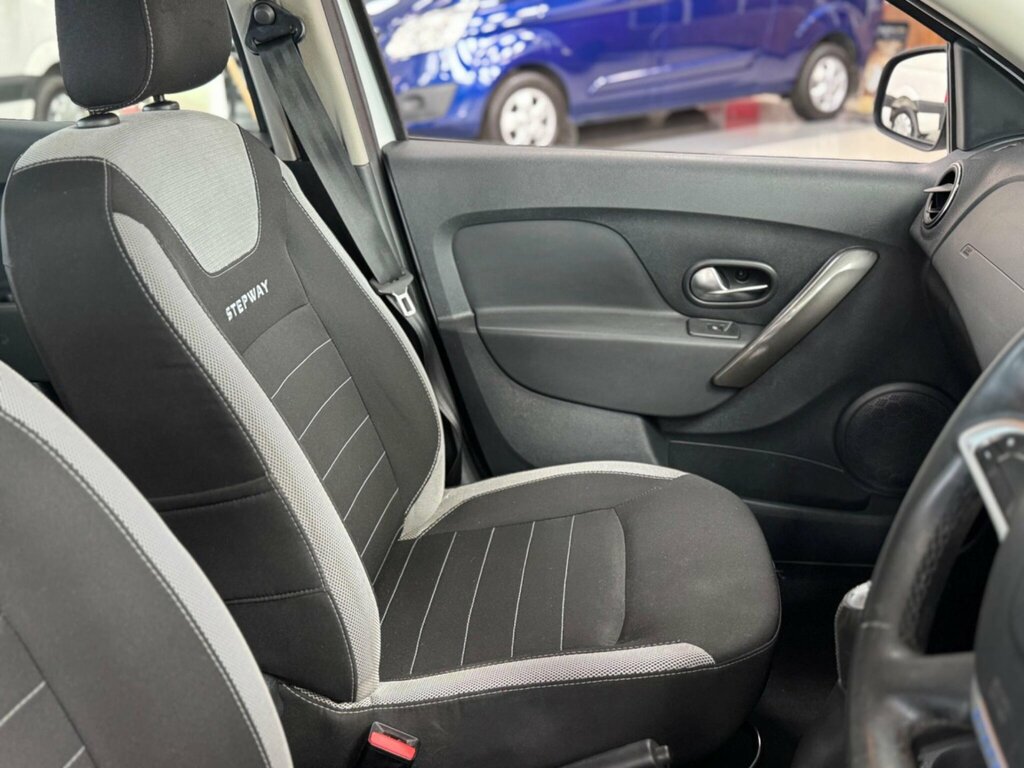 Dacia Sandero Stepway  White #44