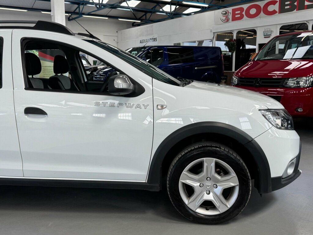 Dacia Sandero Stepway  White #47