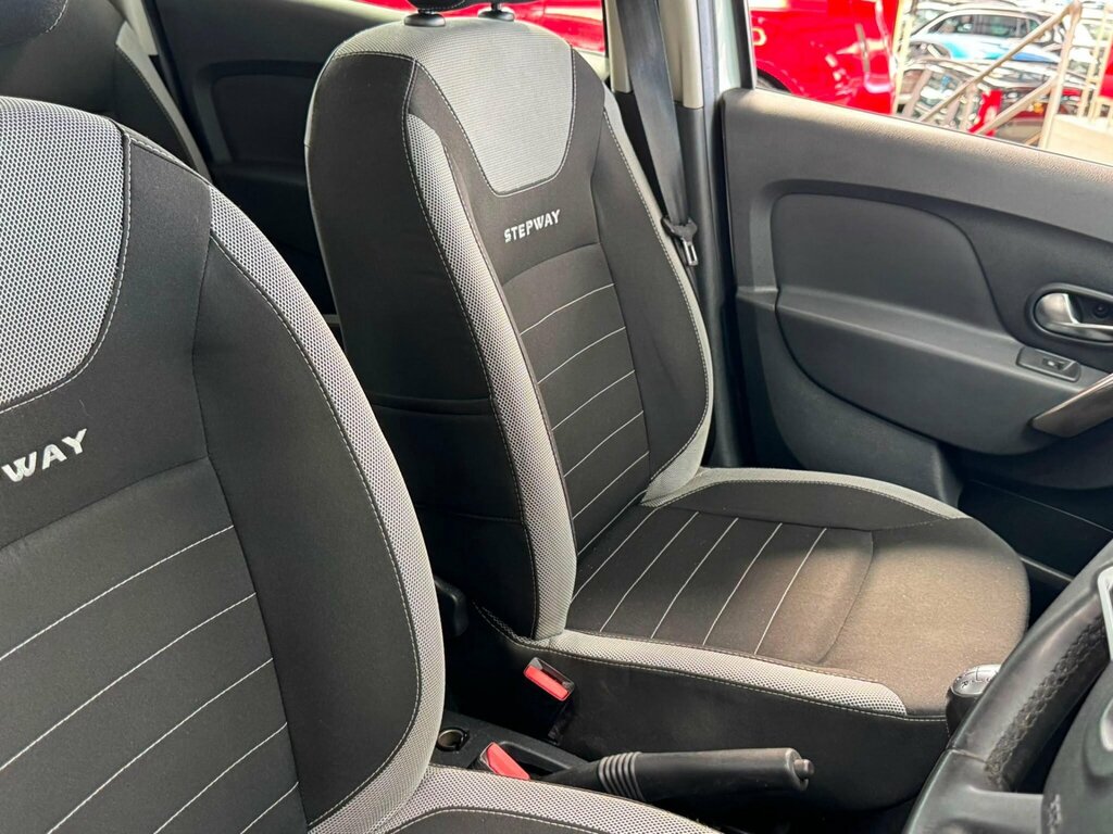 Dacia Sandero Stepway  White #24