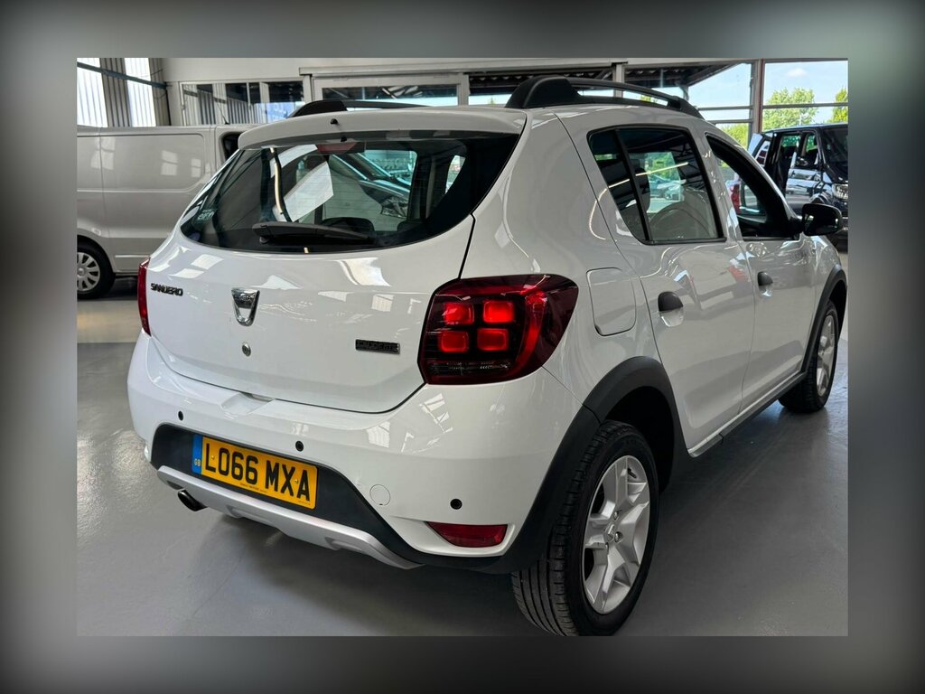 Dacia Sandero Stepway  White #21