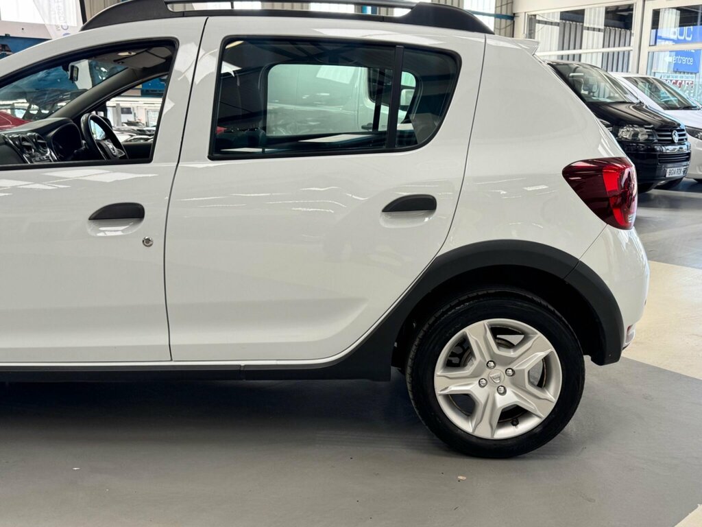 Dacia Sandero Stepway  White #15