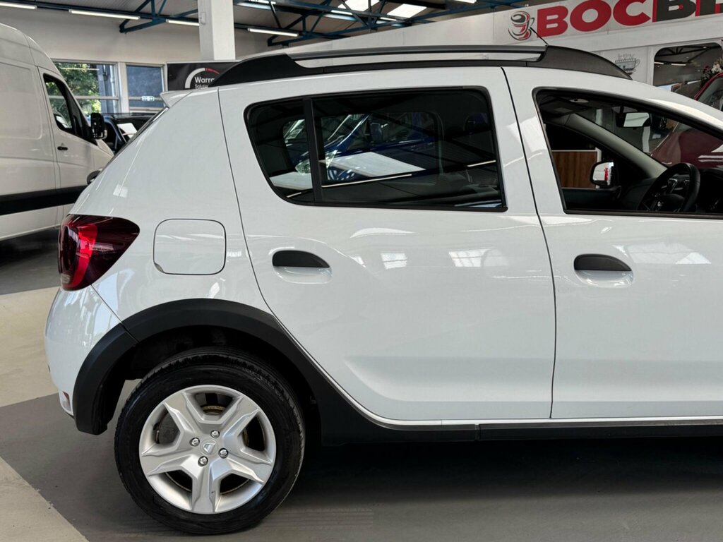 Dacia Sandero Stepway  White #46