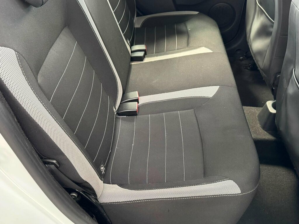 Dacia Sandero Stepway  White #28