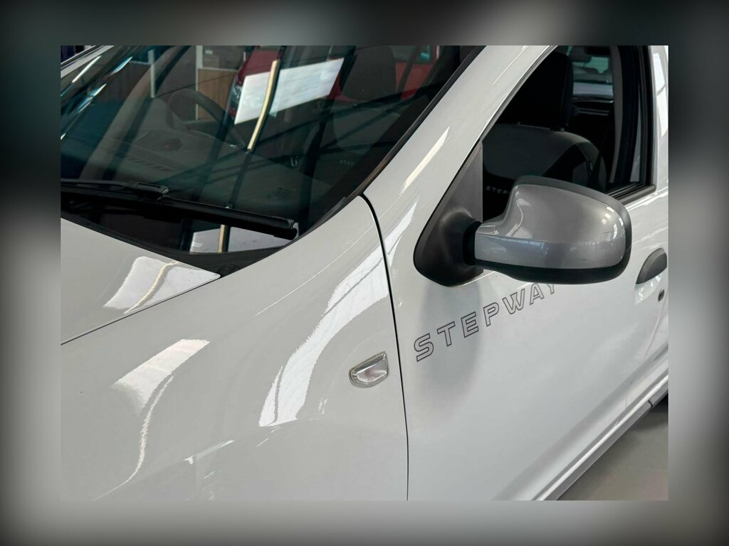 Dacia Sandero Stepway  White #38