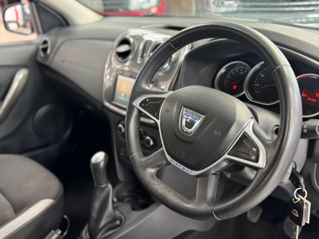 Dacia Sandero Stepway  White #39