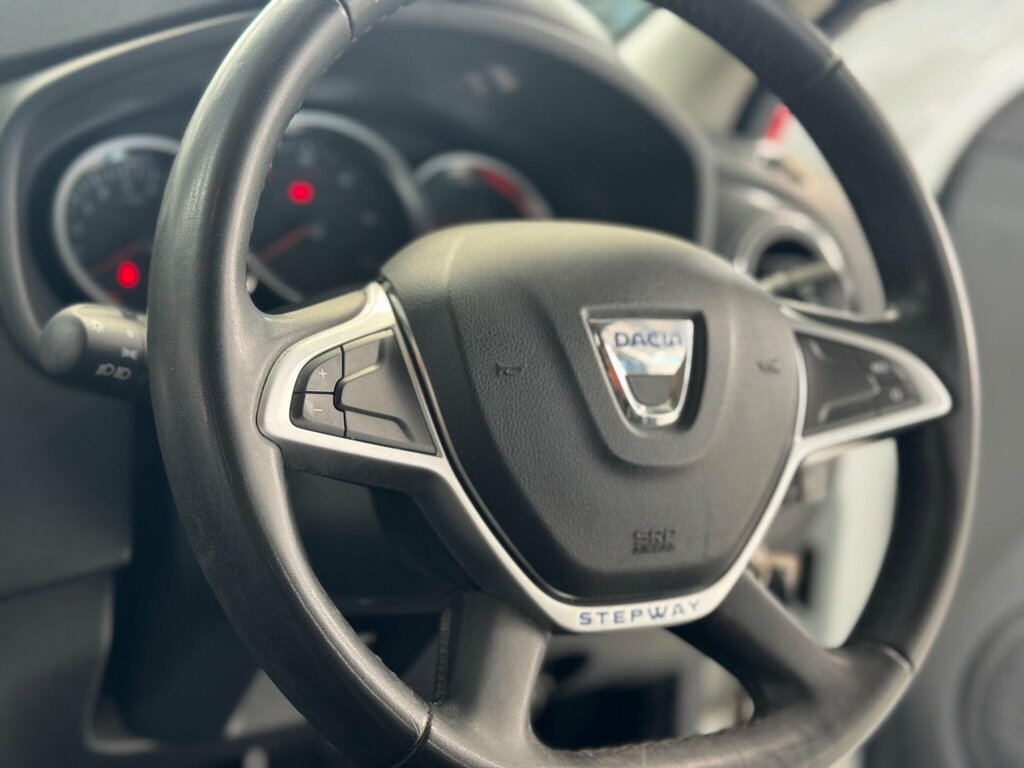 Dacia Sandero Stepway  White #40