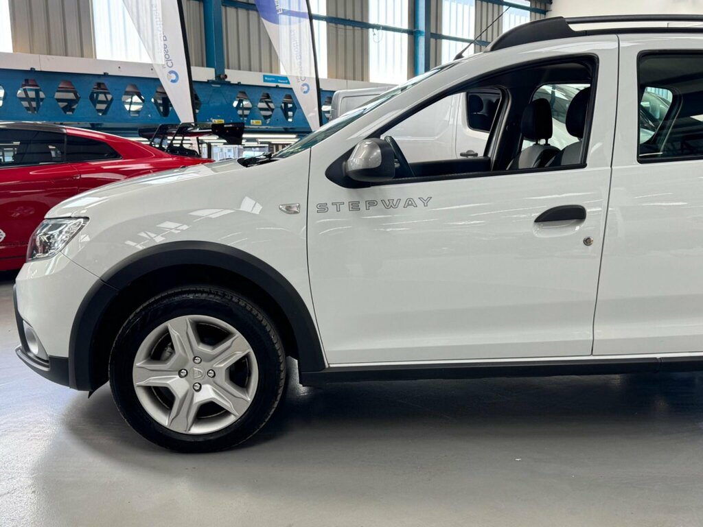 Dacia Sandero Stepway  White #14